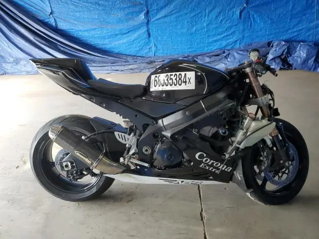 JS1GT76A952100778