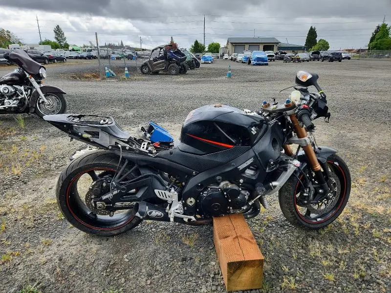 JS1GT77A172114868