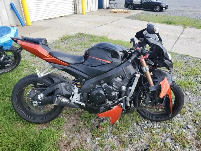 JS1GT77A272112014