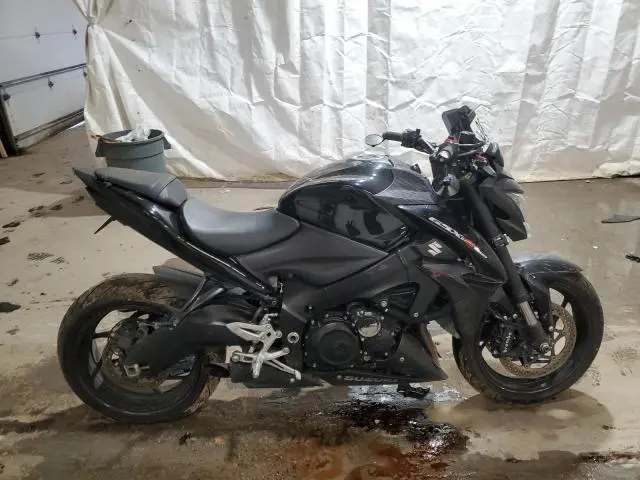 JS1GT7AA2G2100261