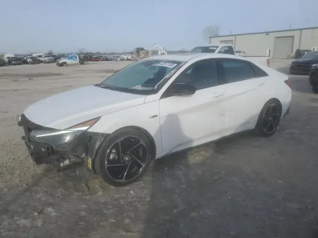 KMHLR4AFXPU543982