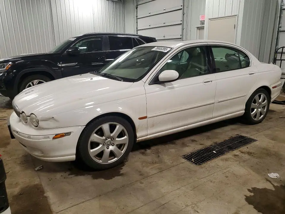 SAJEA51C14WD70129