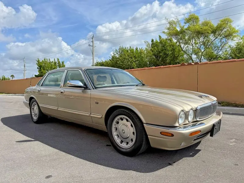 SAJKX6242WC833251