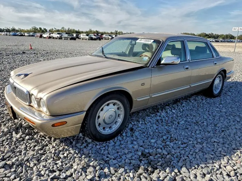 SAJKX624XWC828301