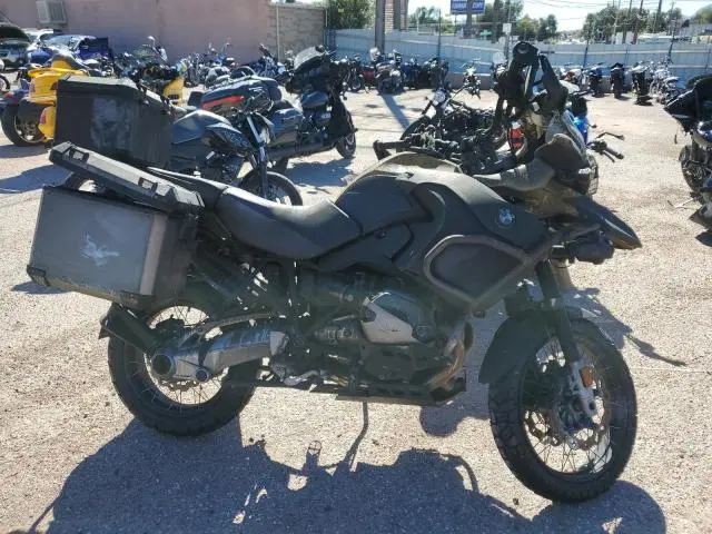 WB1048006BZX66832