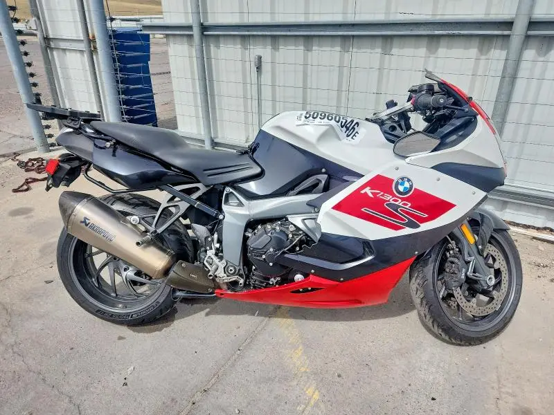 WB1050900DZV94821