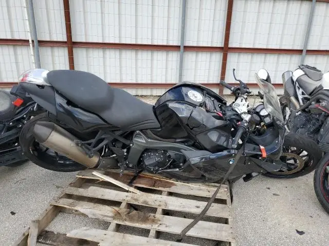 WB1050906EZV95019