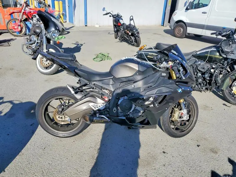 WB1051708AZV40526