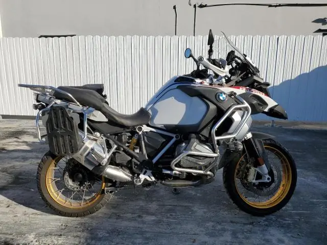 WB10M1308M6D60738