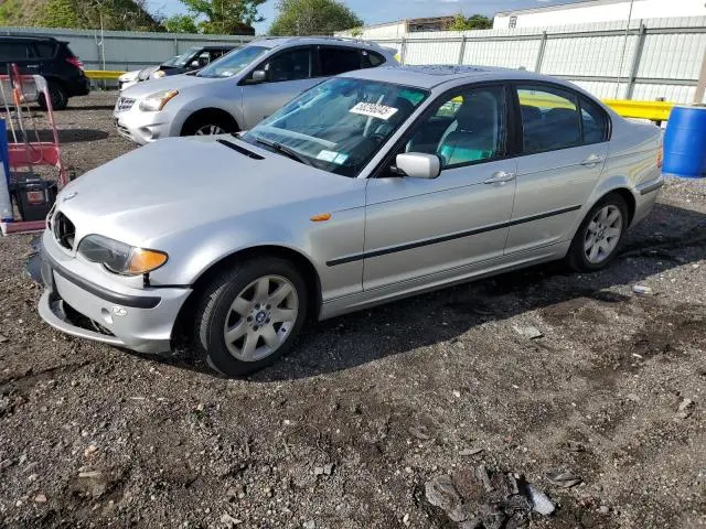 WBAET374X4NJ83744