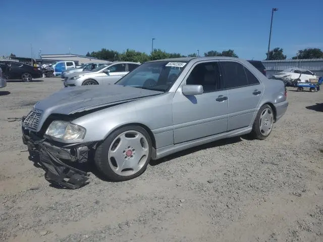 WDBHA33G2WF702562