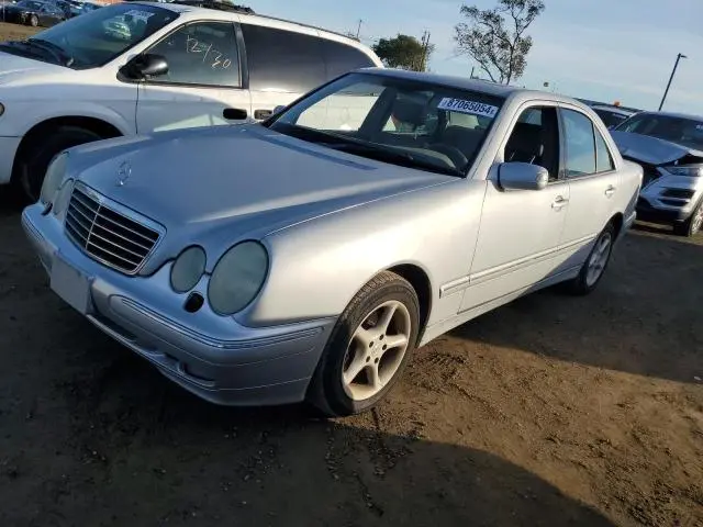 WDBJF65J1YA968992