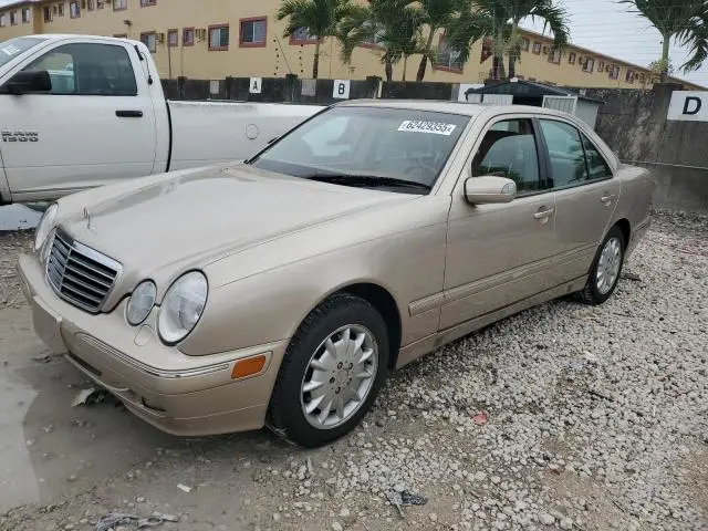 WDBJF82J3YX038167