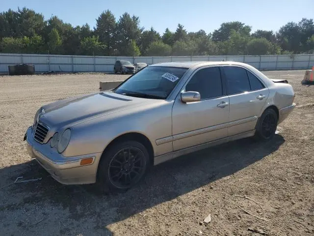 WDBJF82J5YX037070