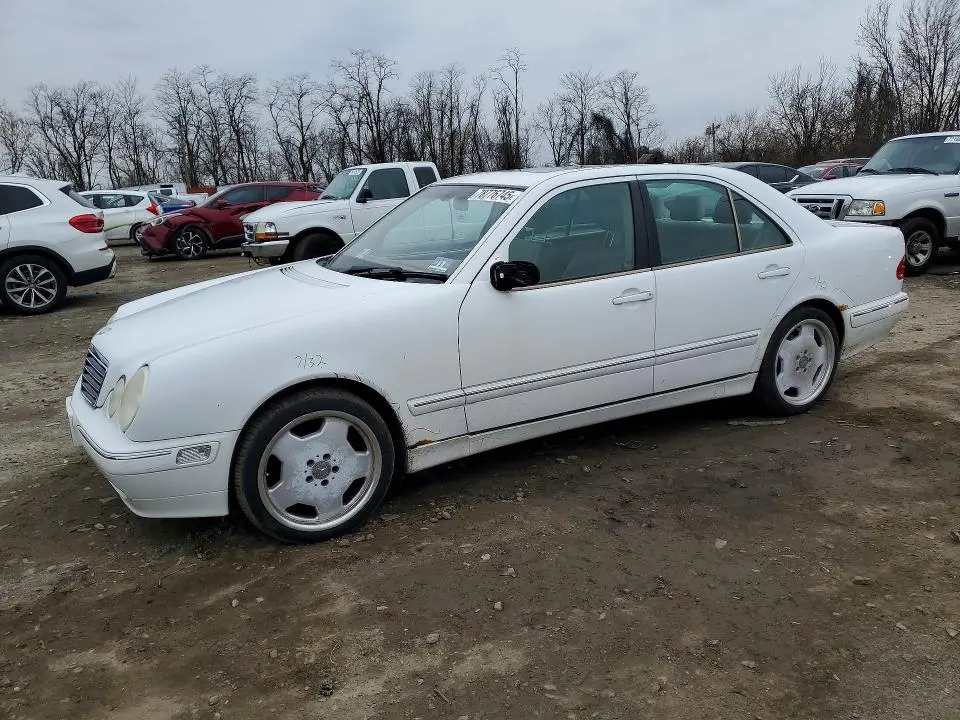 WDBJF82J8YX033739