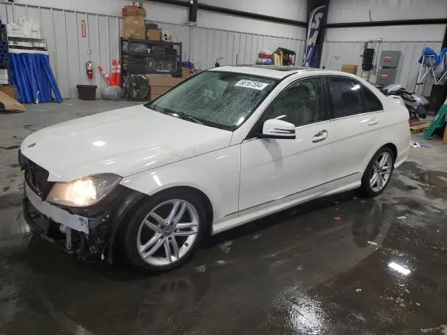 WDDGF8BB1CR211739