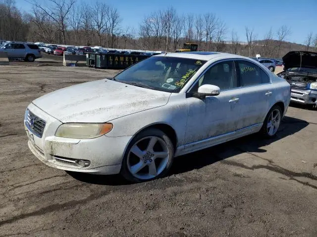 YV1992AH8A1126223