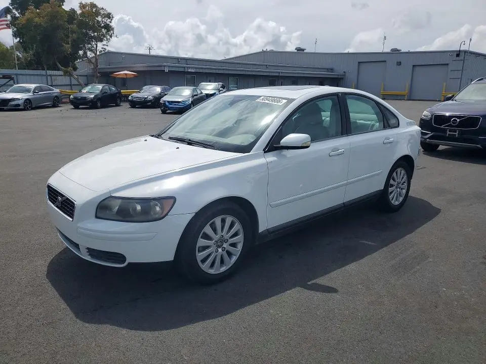 YV1MS390452101810